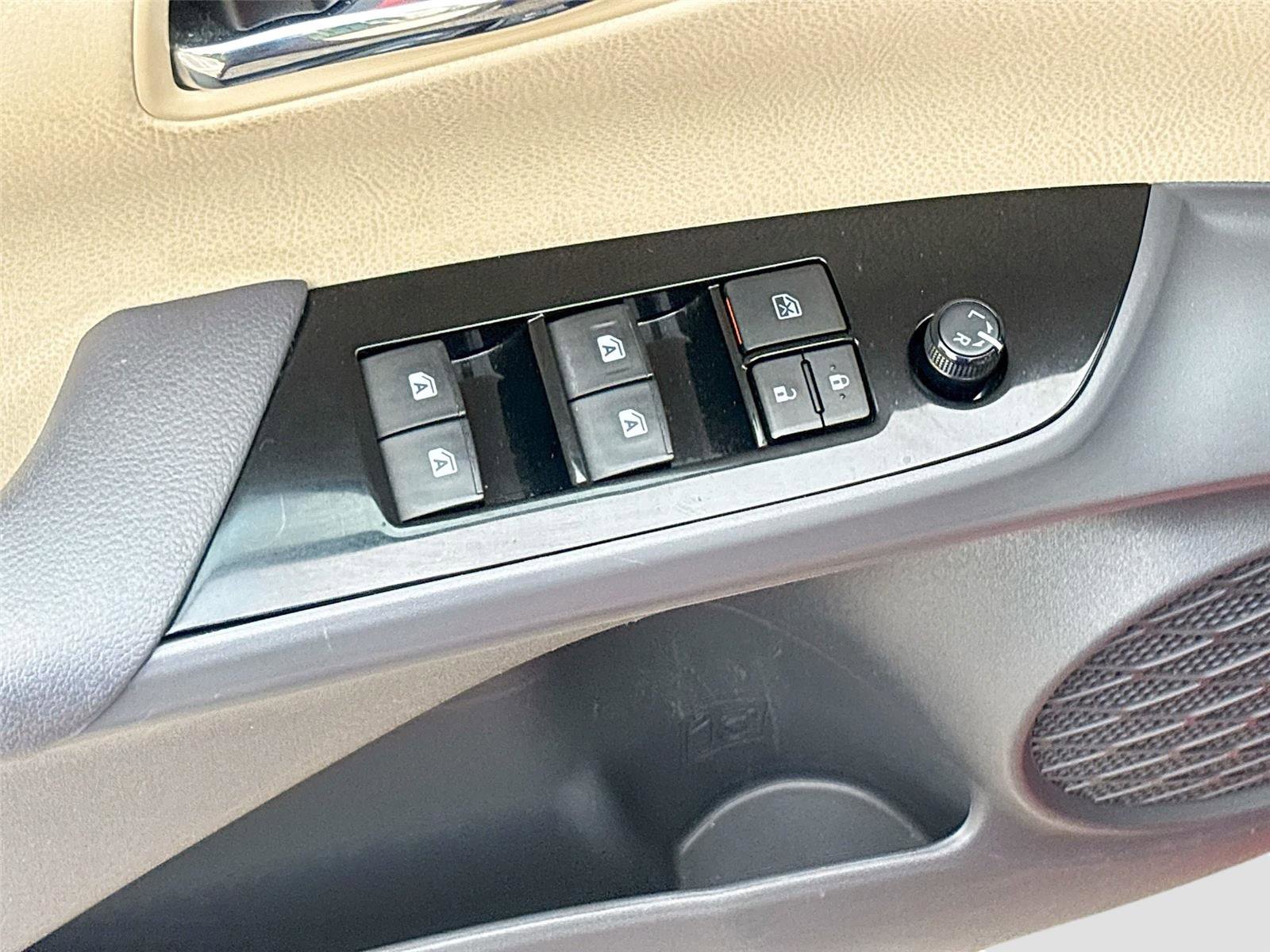 Used 2016 Toyota Prius Four image 18