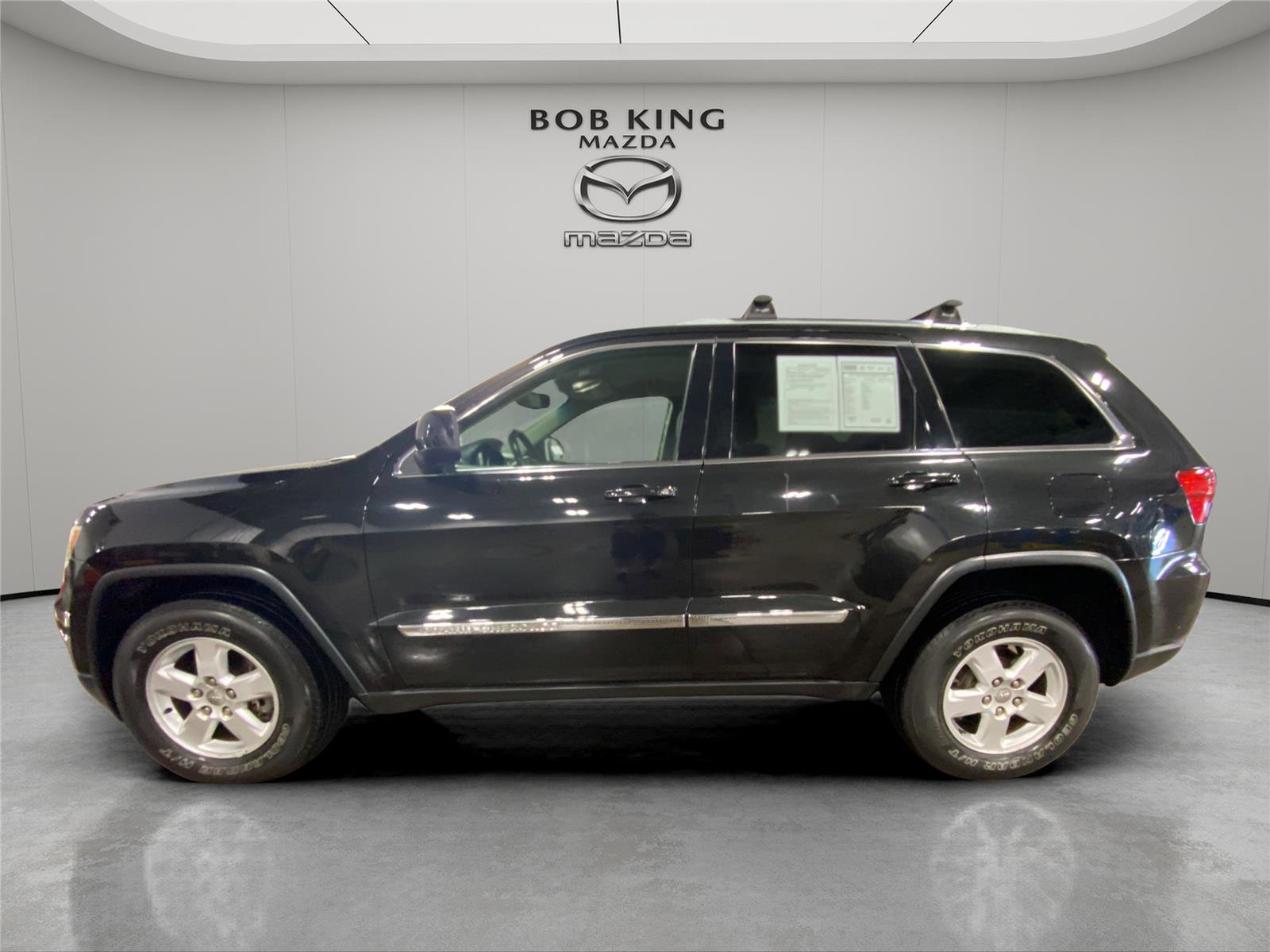 Used 2012 Jeep Grand Cherokee Laredo w/ Laredo E Group AWD/4WD image 2