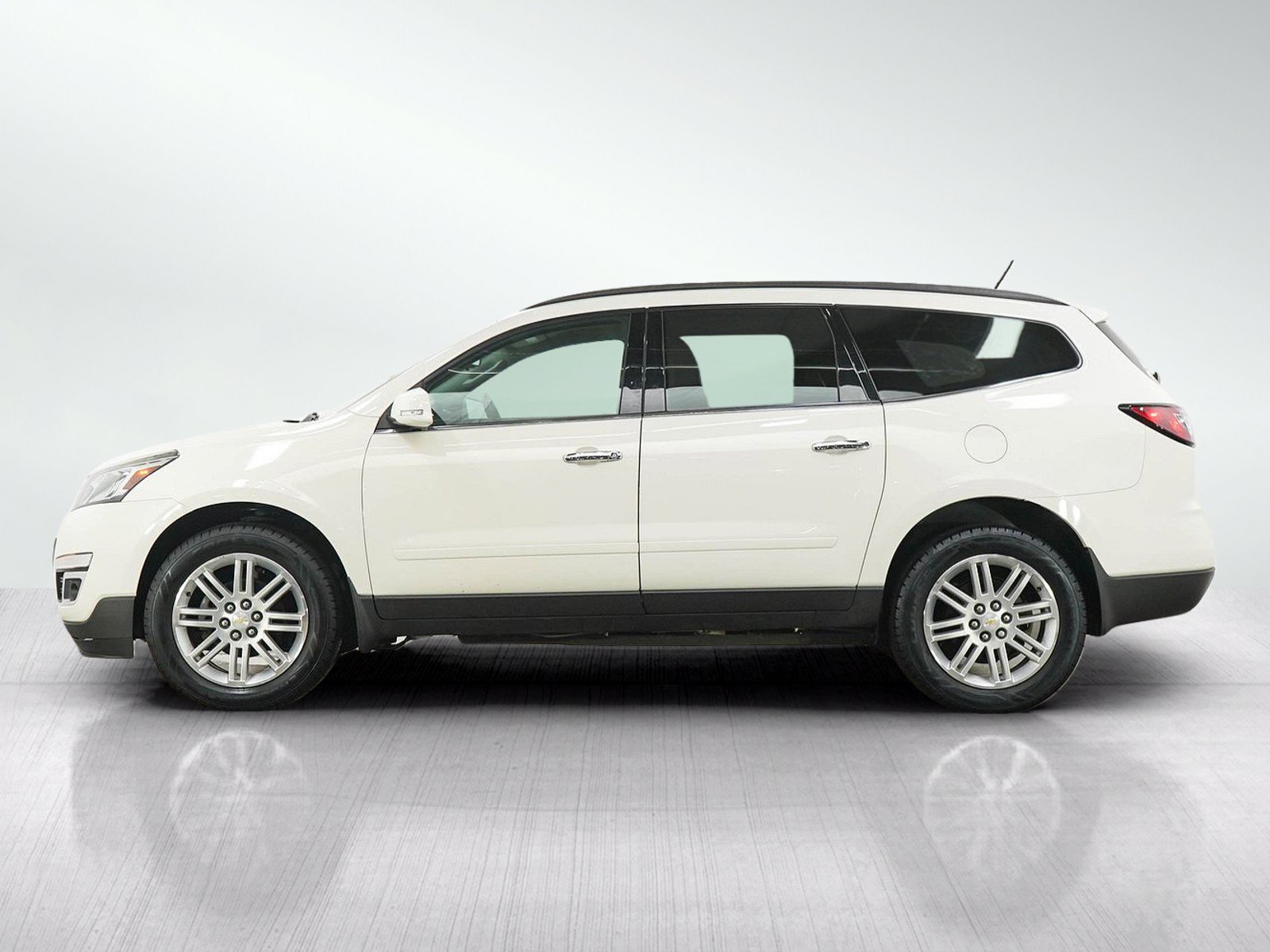 Used 2015 Chevrolet Traverse LT w/ Style and Technology Package AWD/4WD image 2