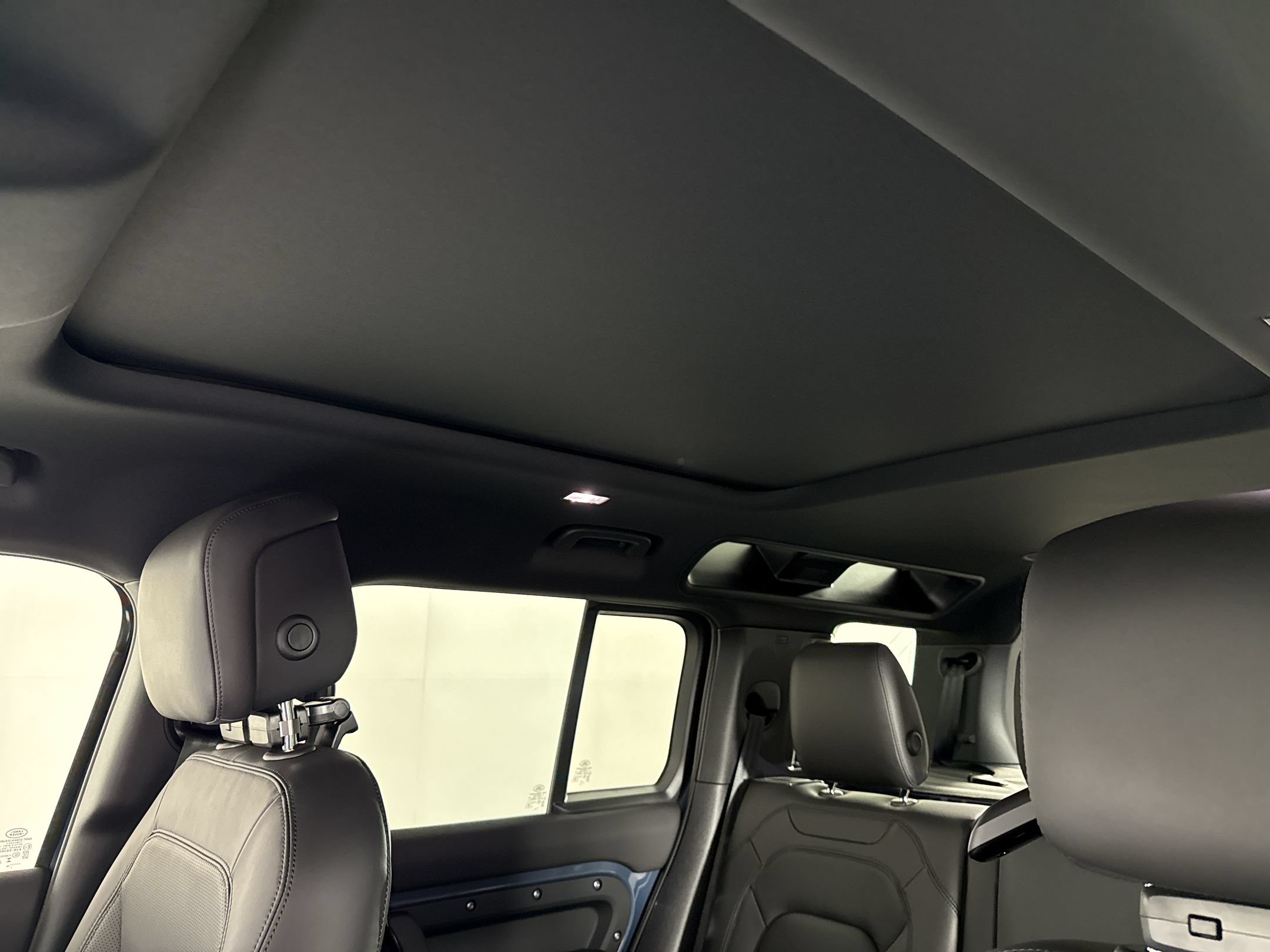 New 2026 Land Rover Defender 110 X-Dynamic SE AWD/4WD image 22