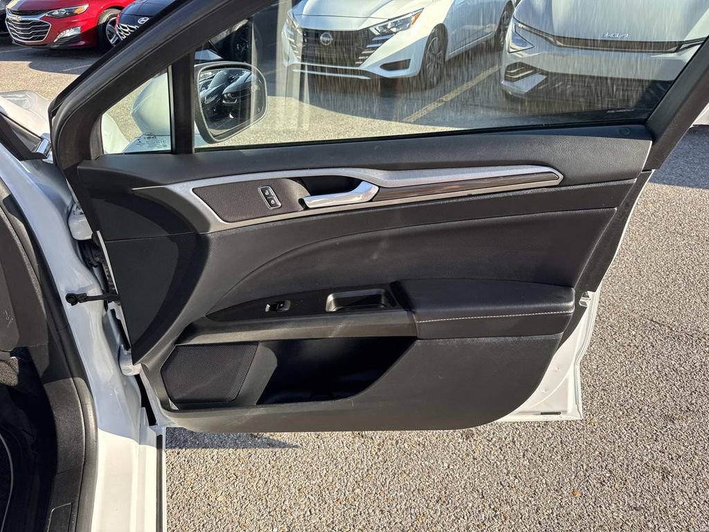 Used 2020 Ford Fusion SEL FWD image 14