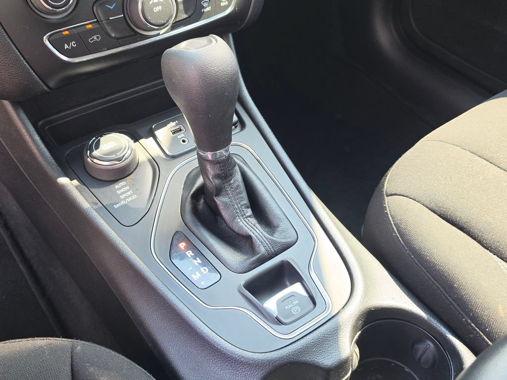 Used 2020 Jeep Cherokee Latitude AWD/4WD image 26
