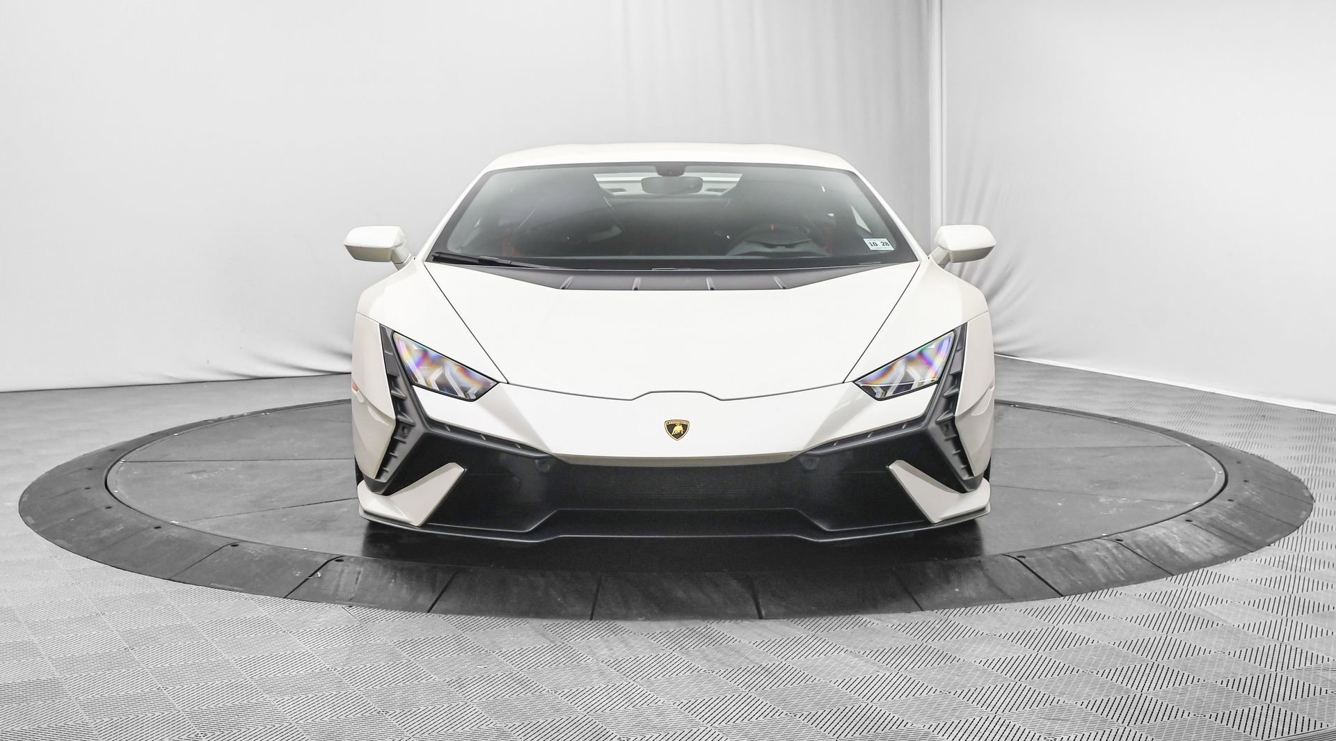 Used 2023 Lamborghini Huracan Tecnica image 2