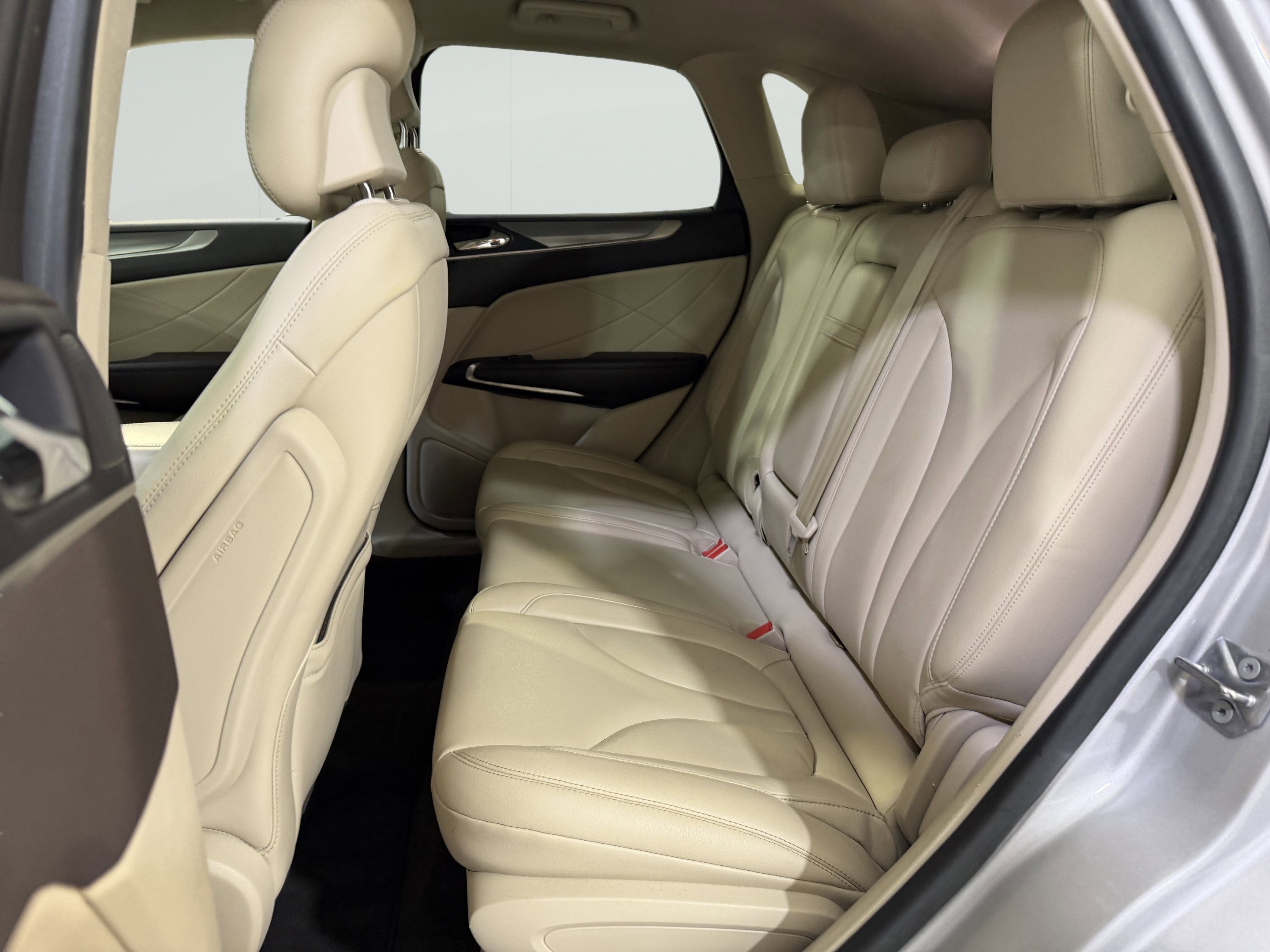 Used 2019 Lincoln MKC Premiere FWD image 12