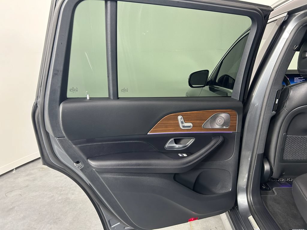 Used 2025 Mercedes-Benz GLS 450 4MATIC image 30