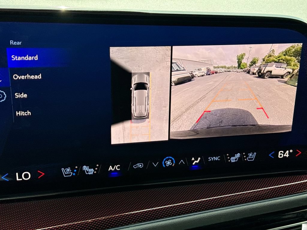 Used 2025 Chevrolet Traverse RS FWD image 28