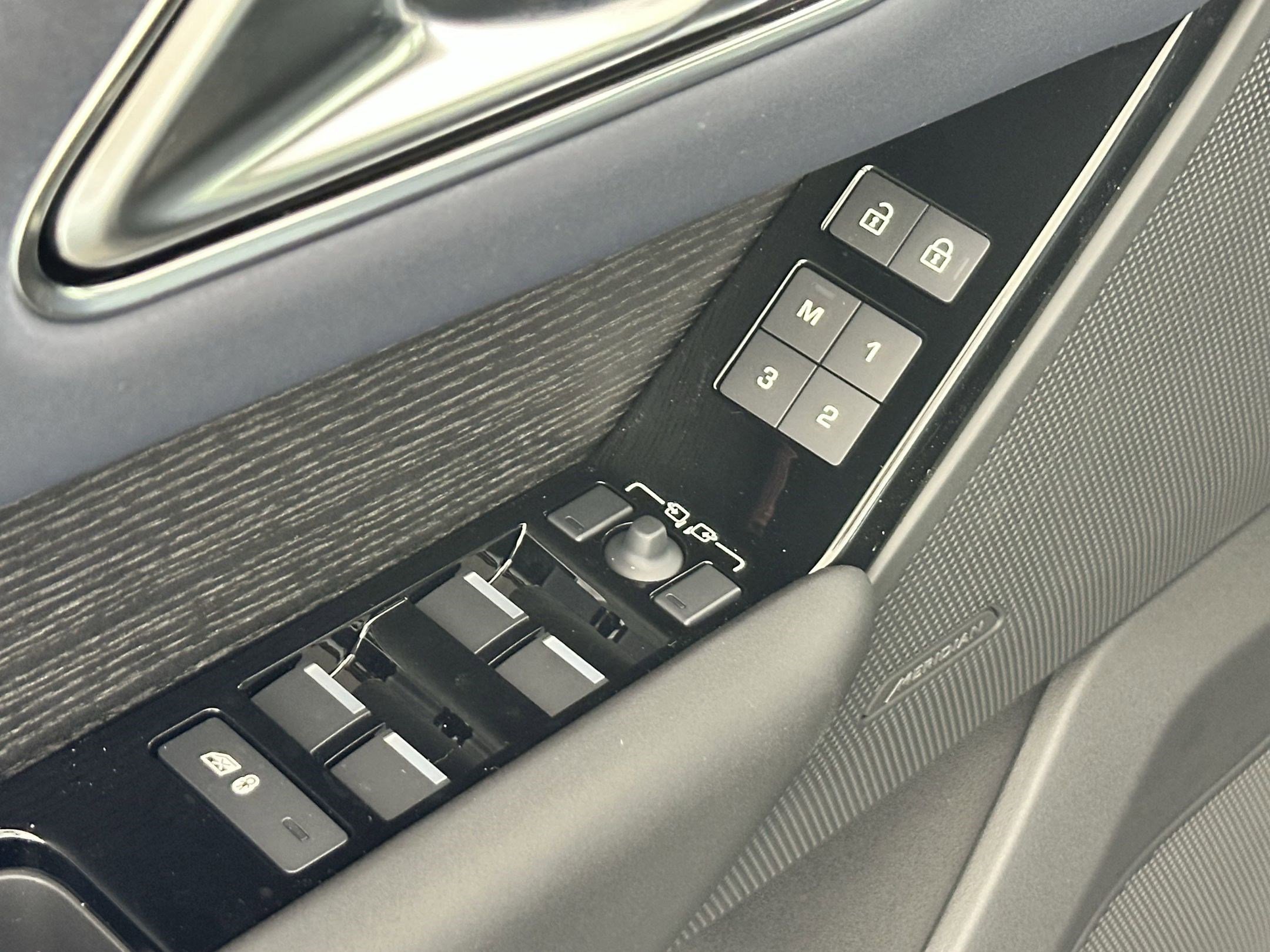 New 2026 Land Rover Range Rover Velar Dynamic SE image 20