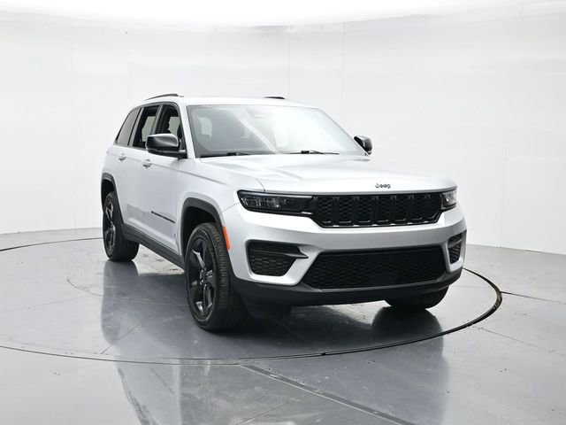 Used 2024 Jeep Grand Cherokee Altitude image 4