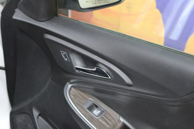Used 2016 Chevrolet Malibu Premier FWD image 11