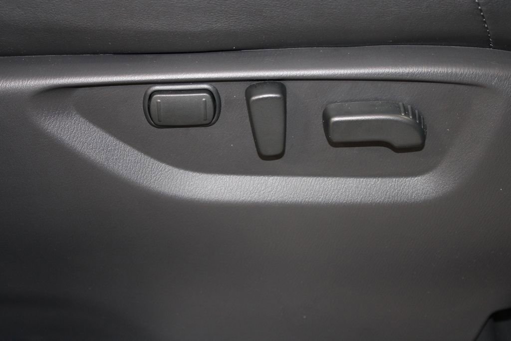 Used 2024 Nissan Armada Platinum w/ Captain's Chairs Package image 27