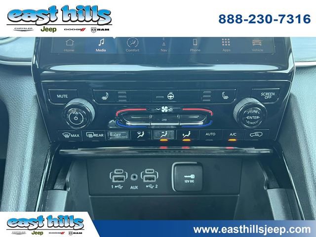 Used 2023 Jeep Grand Cherokee Limited w/ Black Appearance Package image 31