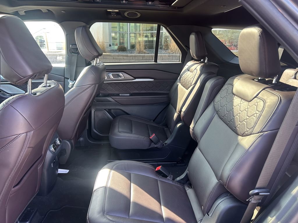 Certified 2025 Ford Explorer Platinum w/ LUX Leather Package image 13
