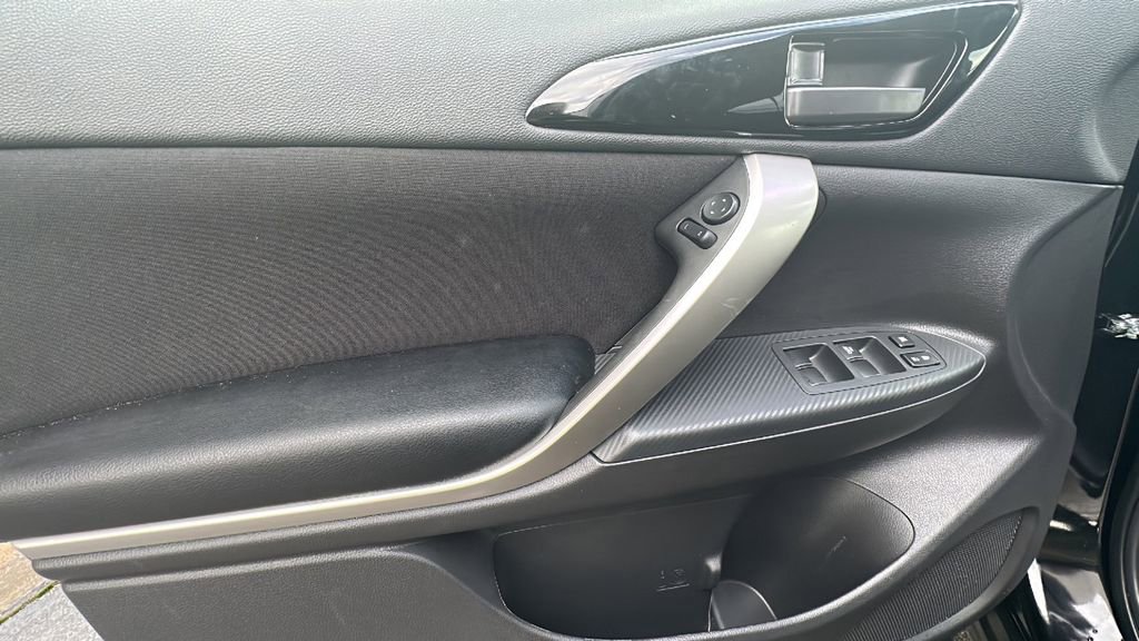 Used 2025 Mitsubishi Eclipse Cross ES image 14