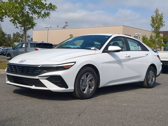 New 2026 Hyundai Elantra SE FWD image 2