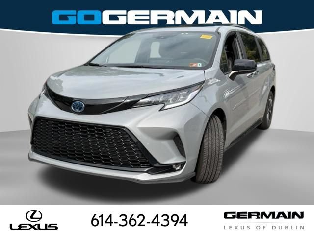 Used 2025 Toyota Sienna XSE w/ XSE Plus Package AWD/4WD image 1