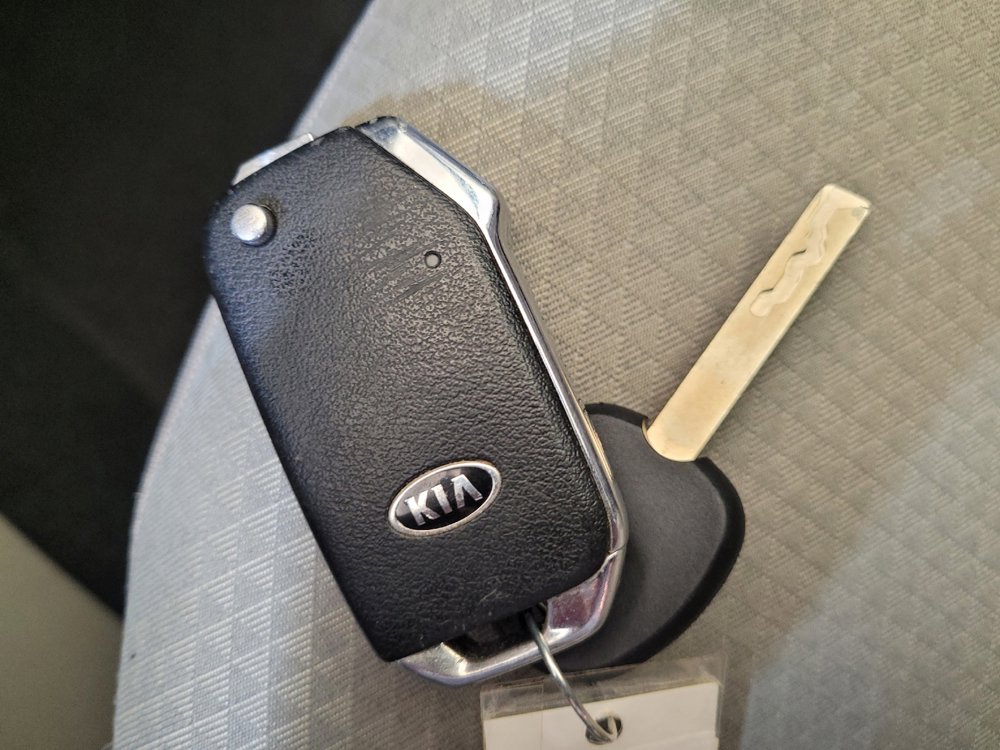 Used 2025 Kia Soul LX FWD image 32