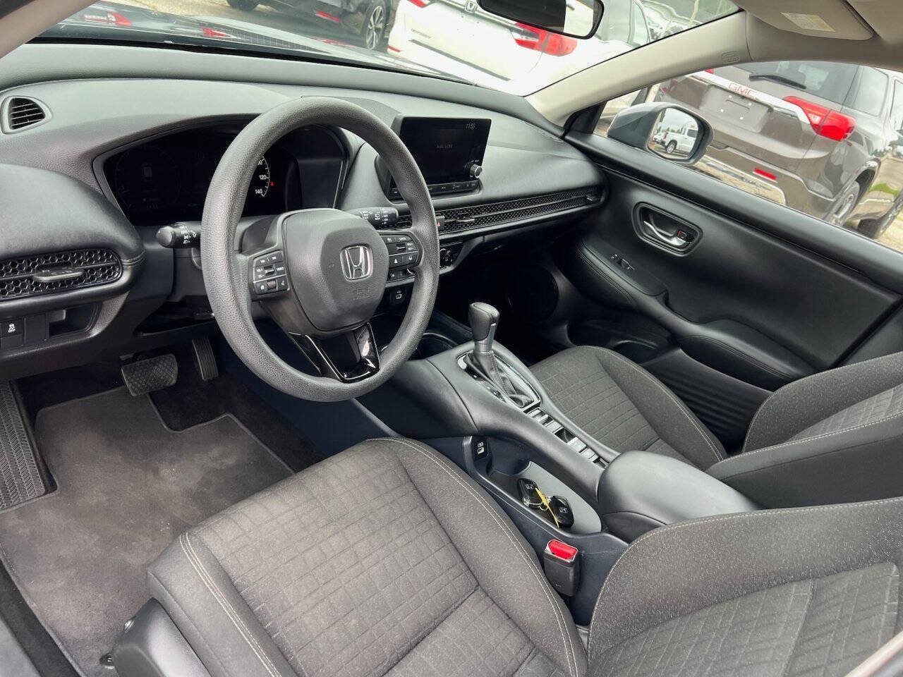 Used 2023 Honda HR-V LX image 9