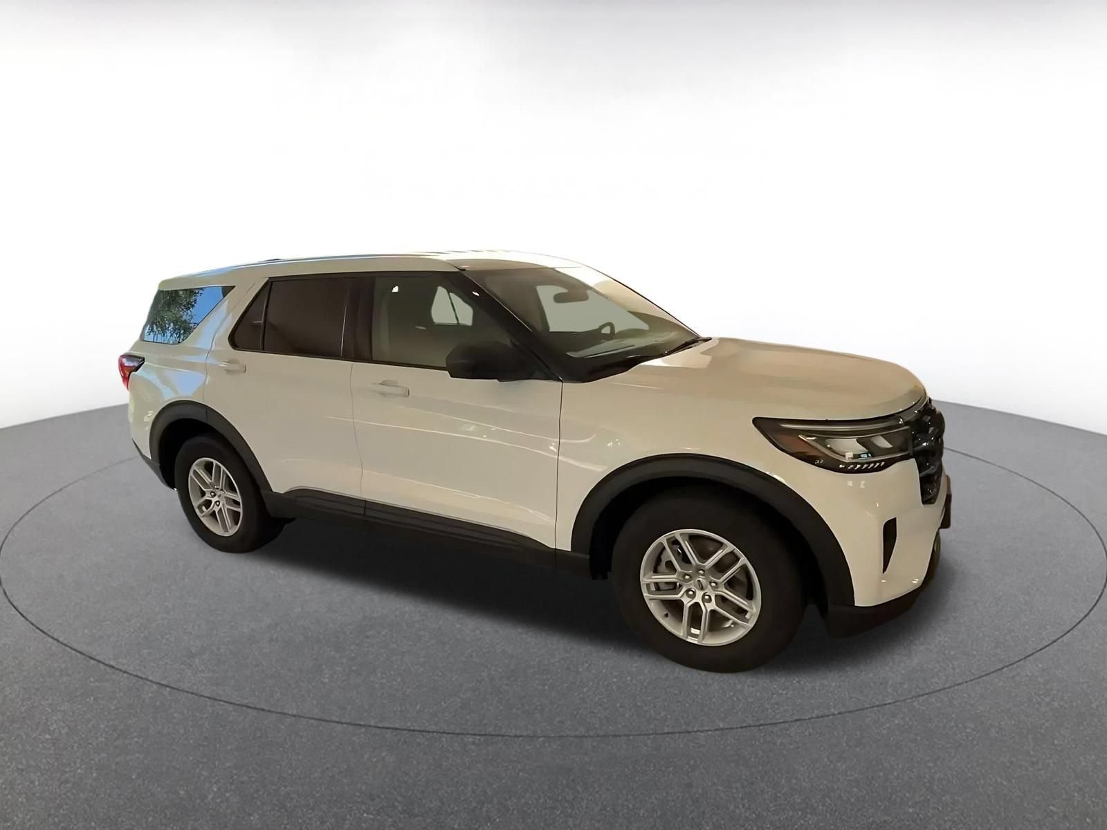 Used 2026 Ford Explorer Active AWD/4WD image 2