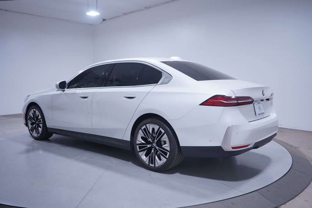Used 2024 BMW 530i w/ Convenience Package image 3
