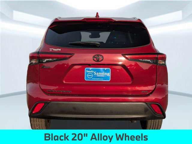 Used 2022 Toyota Highlander XLE image 5