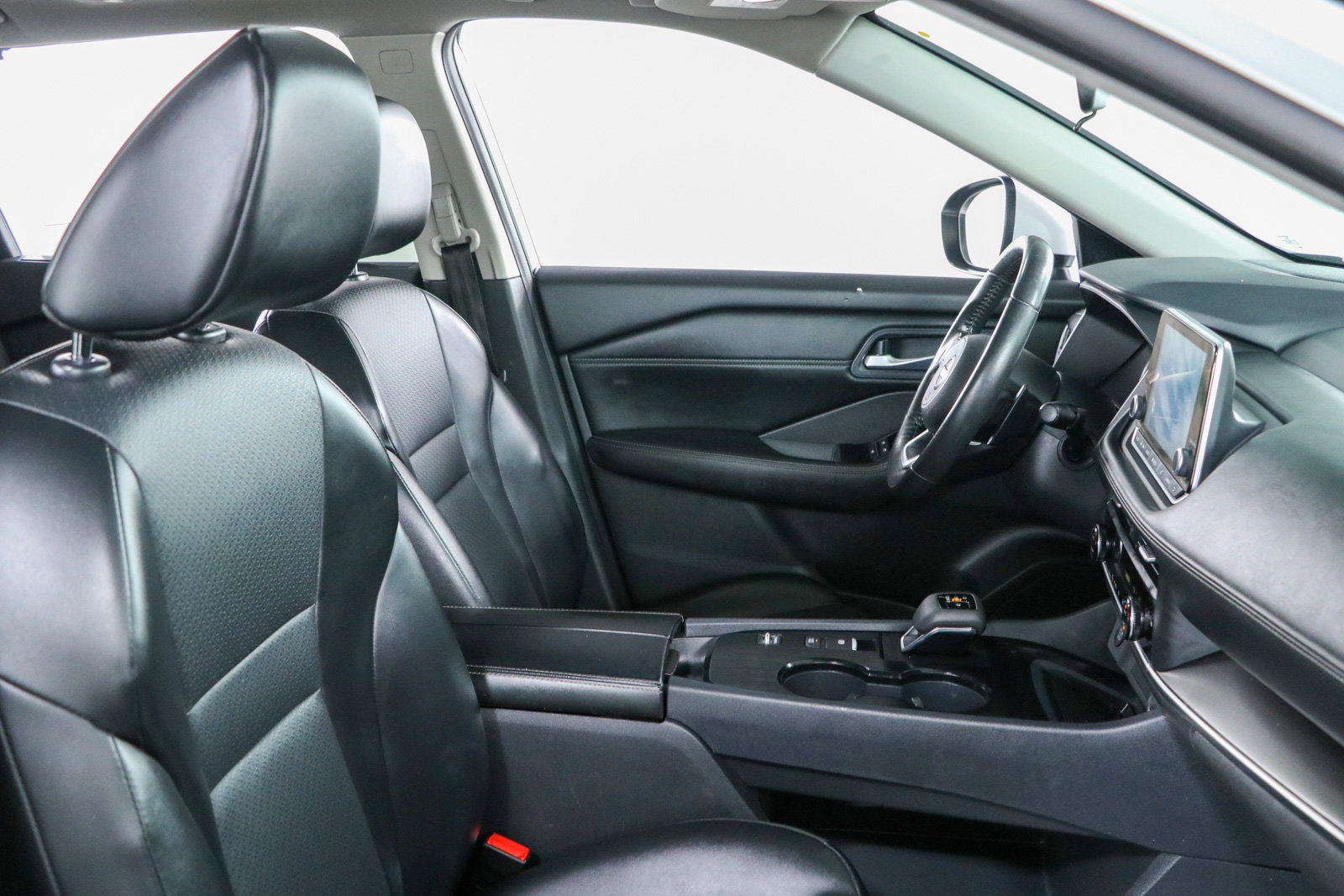 Used 2024 Nissan Rogue SV w/ SV Premium Package FWD image 27