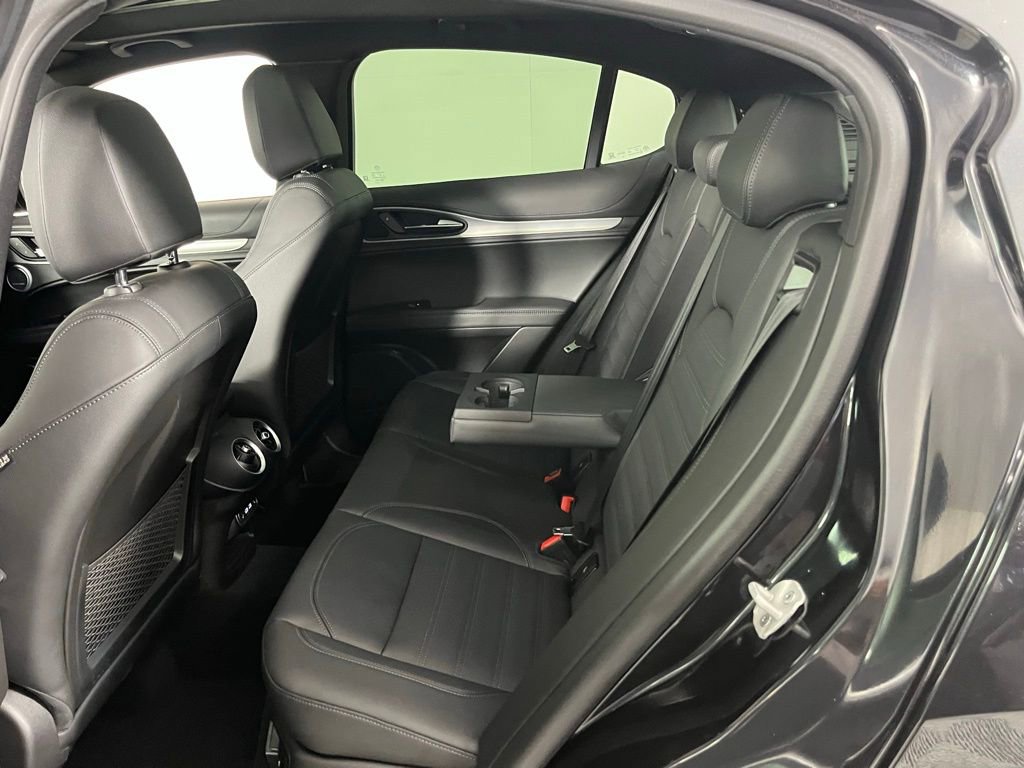 Used 2024 Alfa Romeo Stelvio Veloce image 28