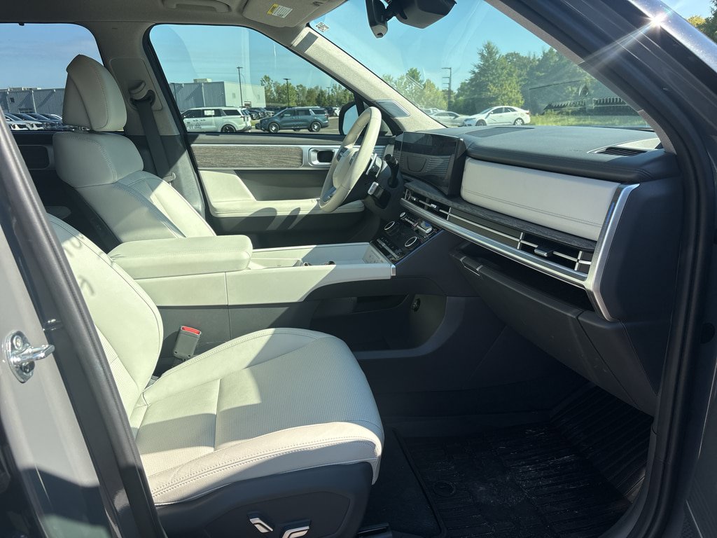 Used 2024 Hyundai Santa Fe Limited FWD image 21