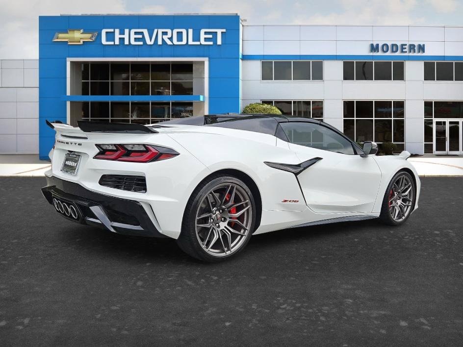 Used 2024 Chevrolet Corvette Z06 RWD image 5