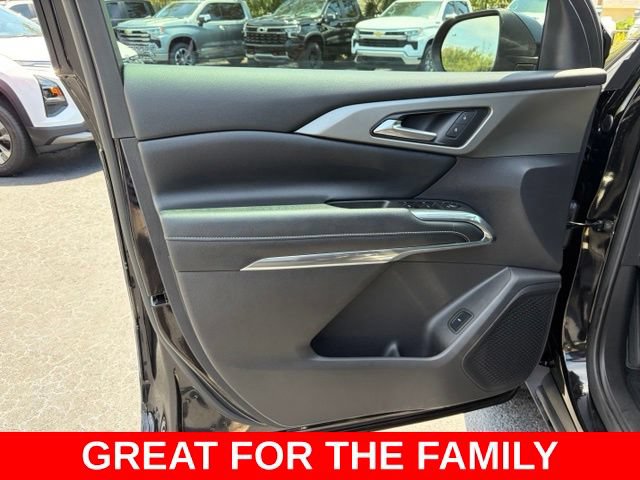 Used 2026 Chevrolet Traverse LT w/ Driver Confidence Package FWD image 12