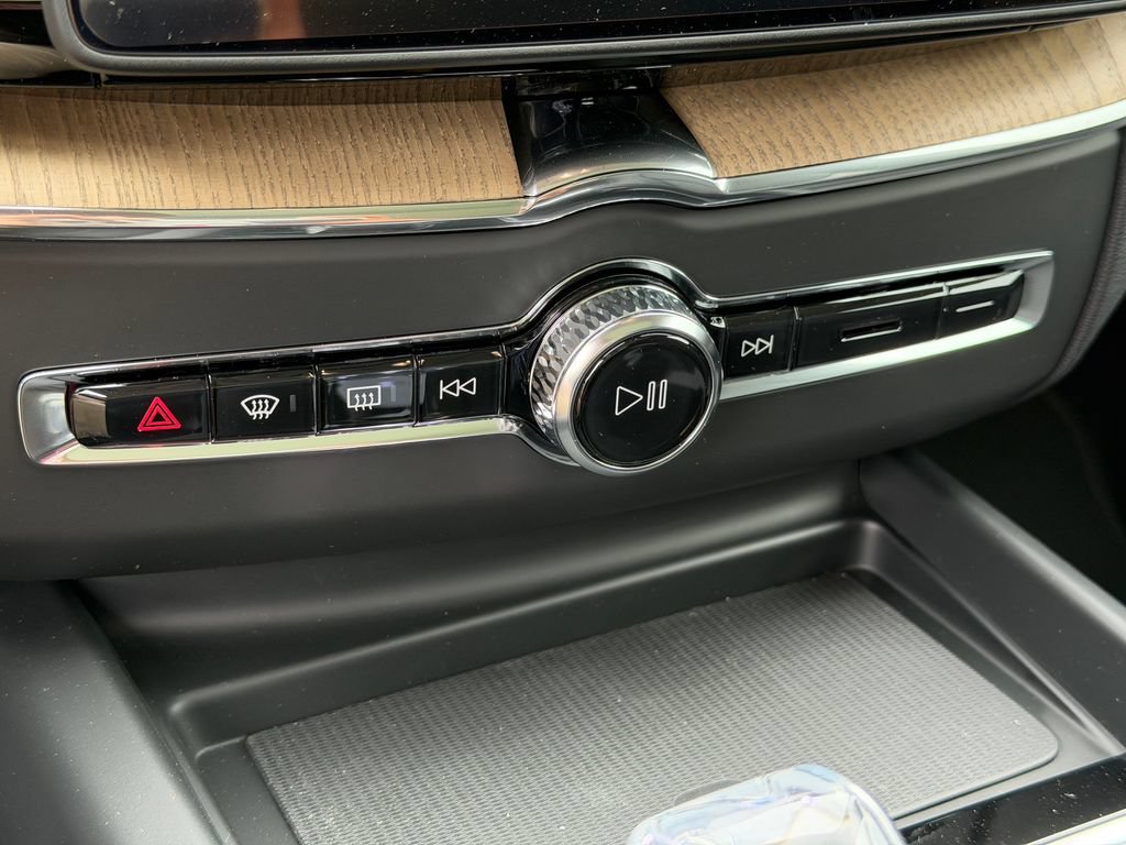 New 2026 Volvo XC60 T8 Ultra w/ Climate Package AWD/4WD image 26