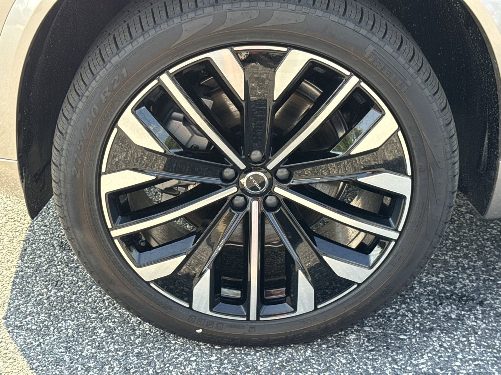 New 2026 Volvo XC90 B6 Plus w/ Protection Package Premier AWD/4WD image 12