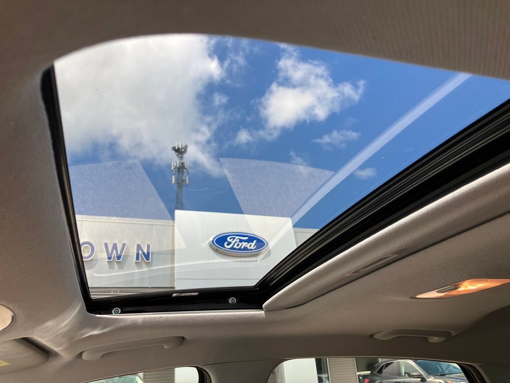 Used 2023 Hyundai Elantra Limited FWD image 18