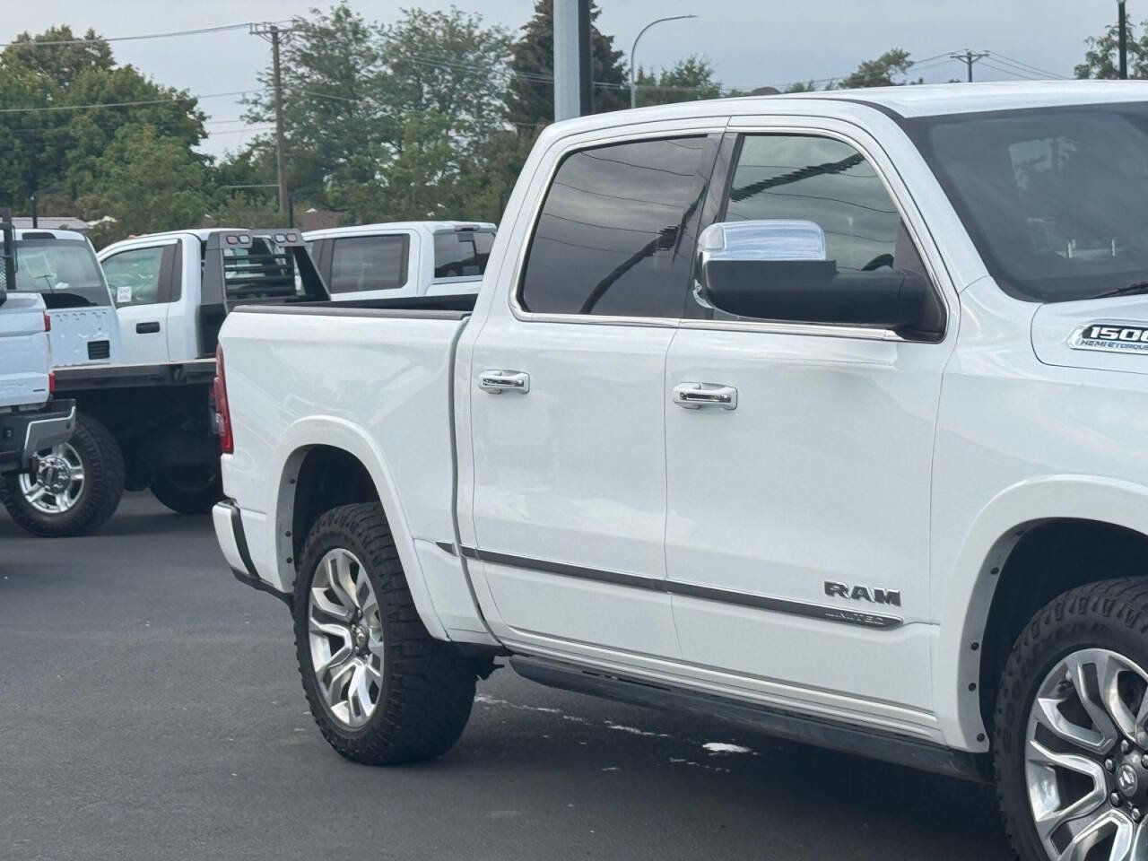 Used 2022 RAM 1500 Limited w/ Body-Colour Bumper Group image 4