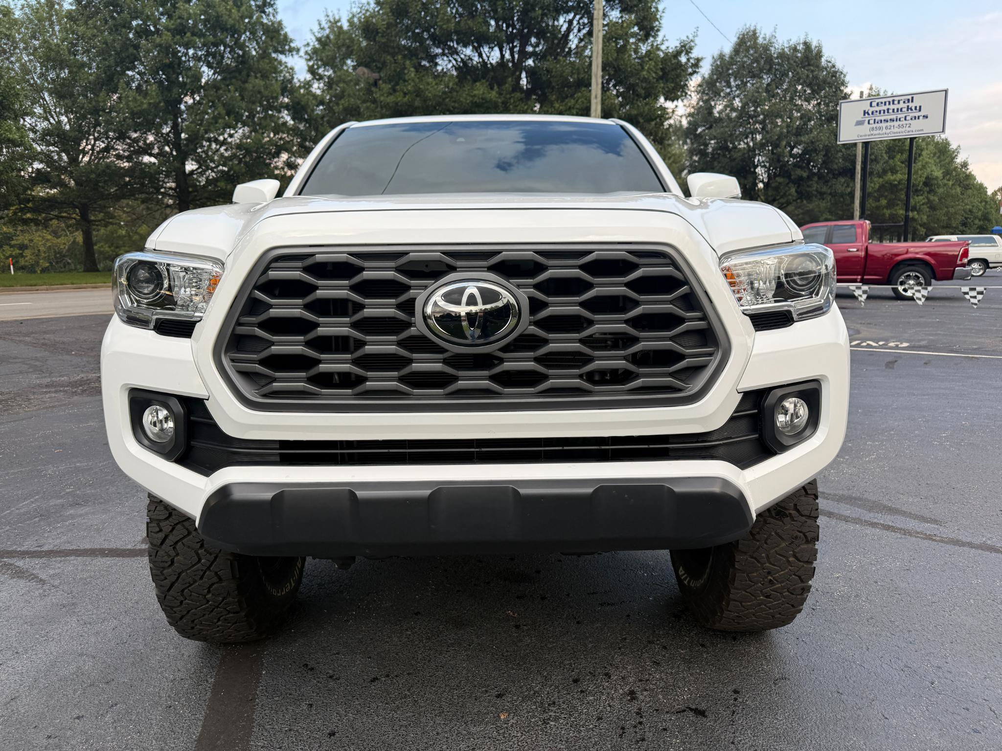 Used 2020 Toyota Tacoma TRD Off-Road AWD/4WD image 5