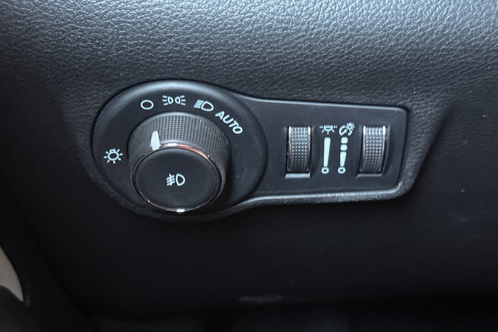 Used 2025 Jeep Compass Limited AWD/4WD image 38