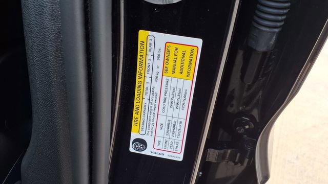 Used 2025 Volvo XC60 B5 Core image 29