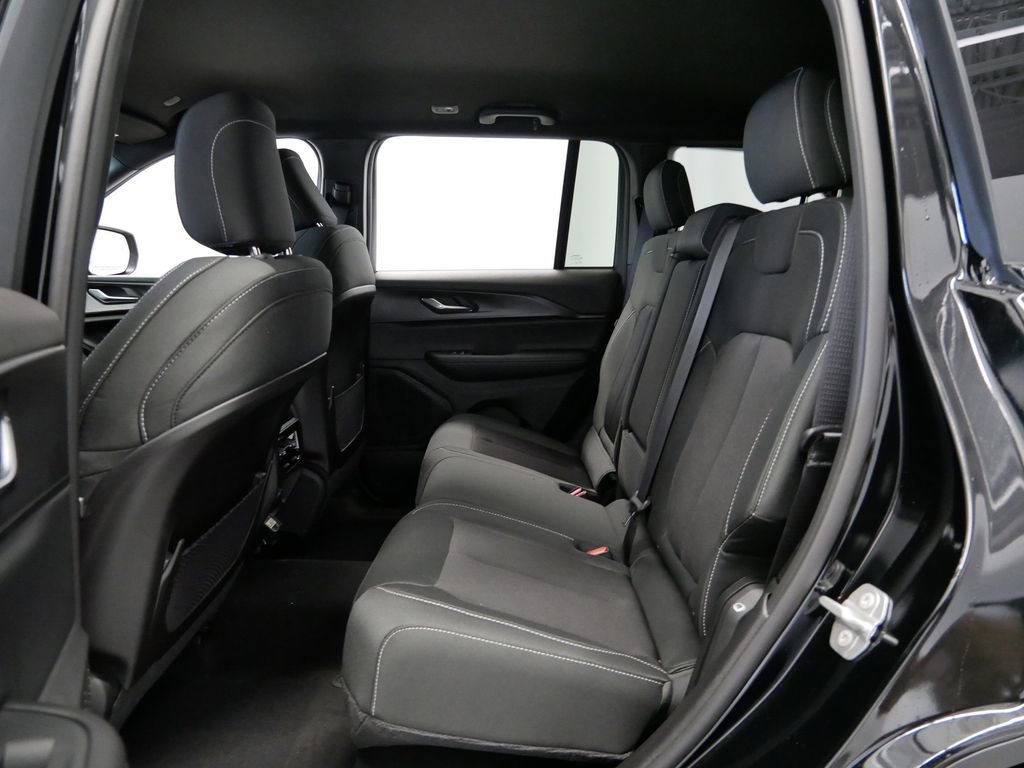 New 2025 Jeep Grand Cherokee Laredo w/ Luxury Tech Group I image 9