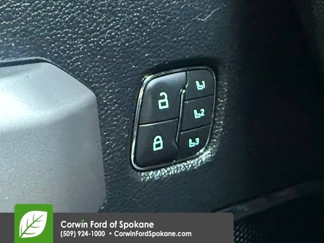 Used 2021 Ford F350 Lariat AWD/4WD image 23