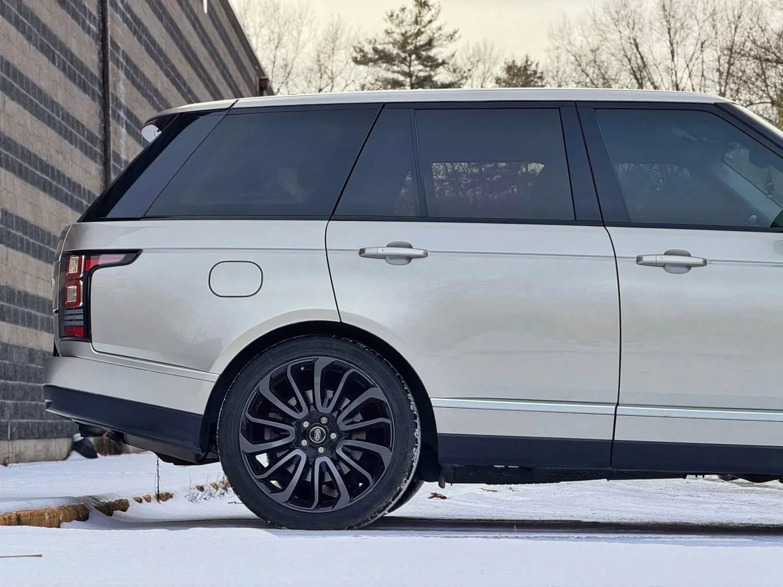 Used 2016 Land Rover Range Rover Supercharged AWD/4WD image 14