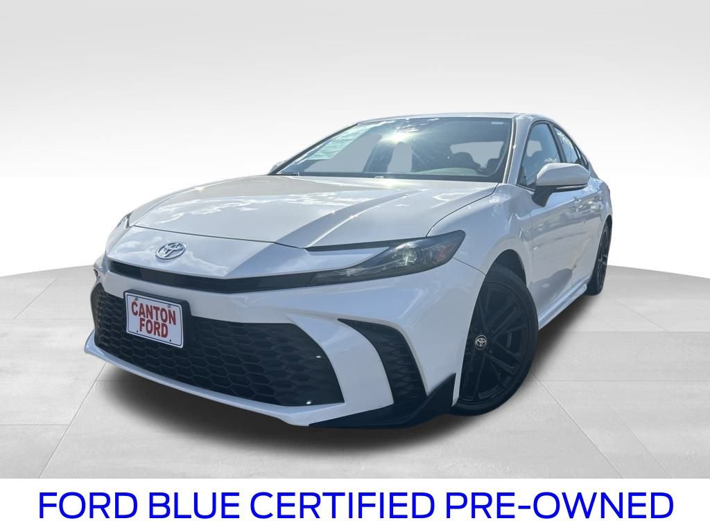 Used 2025 Toyota Camry SE image 1
