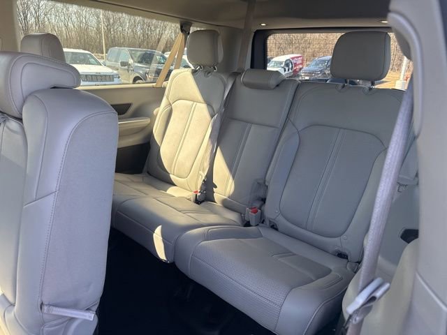 Used 2023 Jeep Wagoneer L Series II image 13