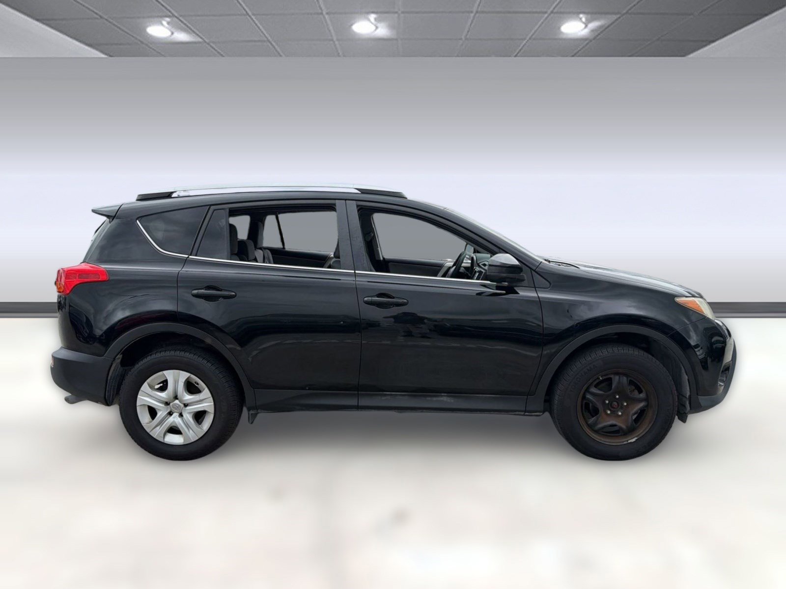 Used 2015 Toyota RAV4 LE AWD/4WD image 8