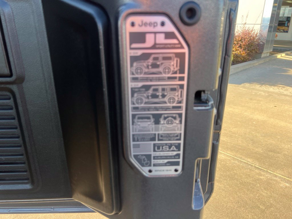 Used 2023 Jeep Wrangler Unlimited Rubicon 4xe w/ Cold Weather Group AWD/4WD image 40