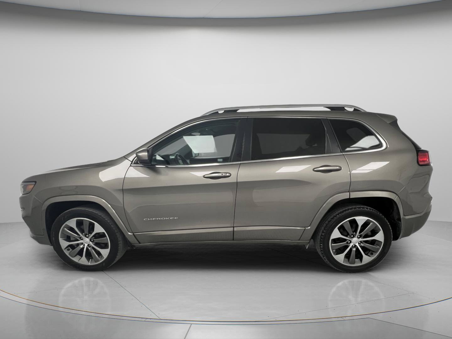 Used 2019 Jeep Cherokee Overland w/ Technology Group FWD image 5
