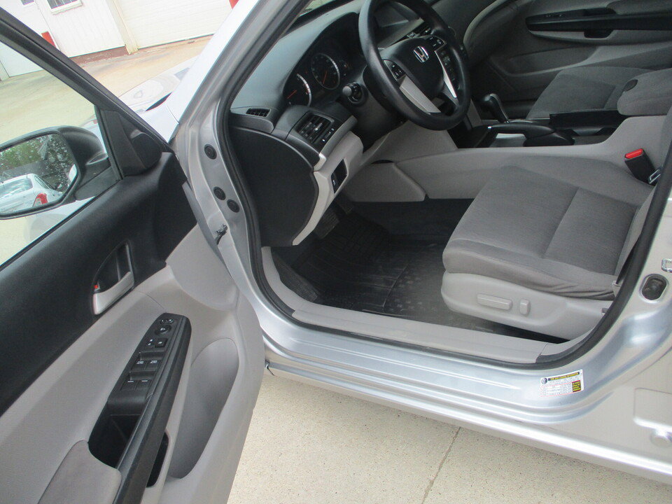 Used 2012 Honda Accord LX image 9