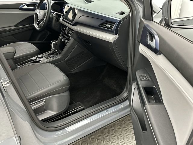 Certified 2024 Volkswagen Taos SE image 23