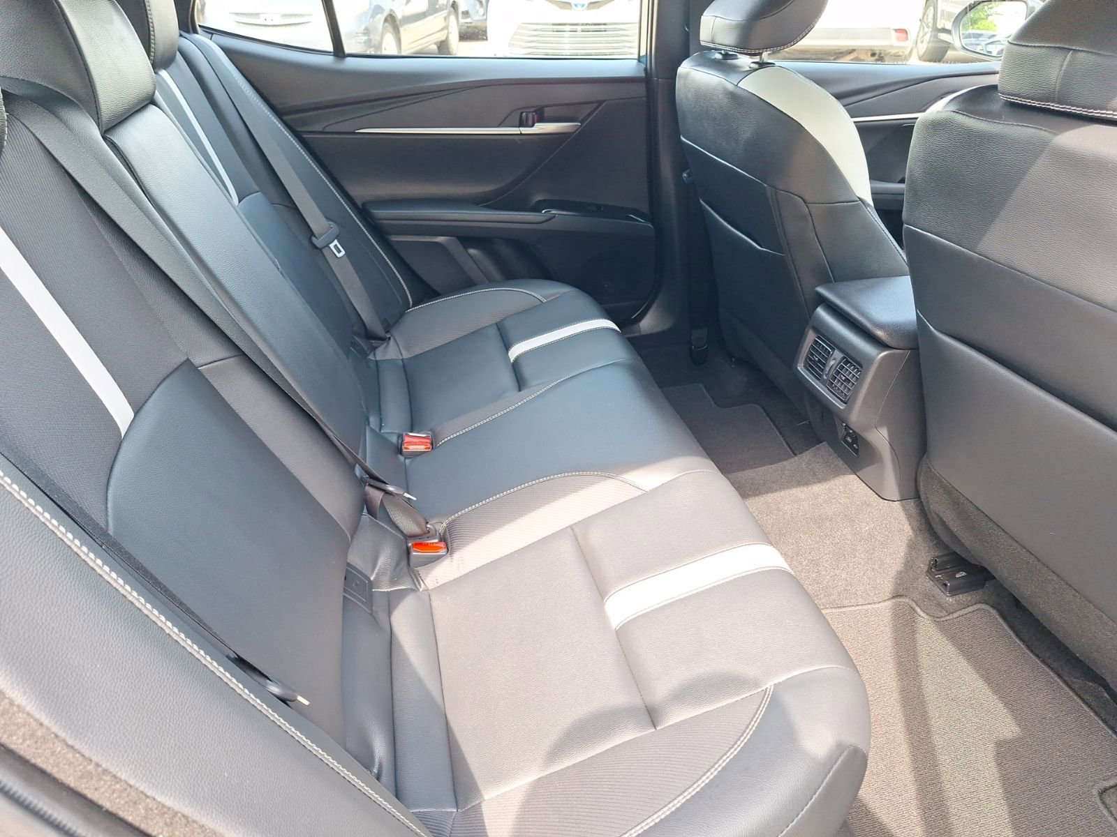 Used 2025 Toyota Camry SE w/ Convenience Package FWD image 29