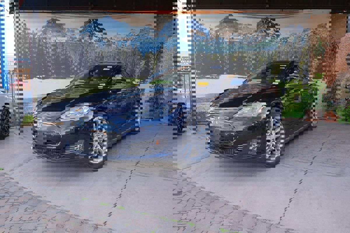 Used 2014 Tesla Model S 85 image 28