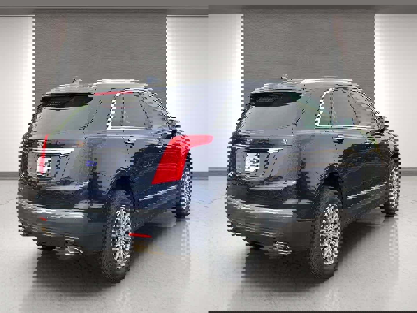 Used 2017 Cadillac XT5 Luxury w/ Driver Awareness Package image 6