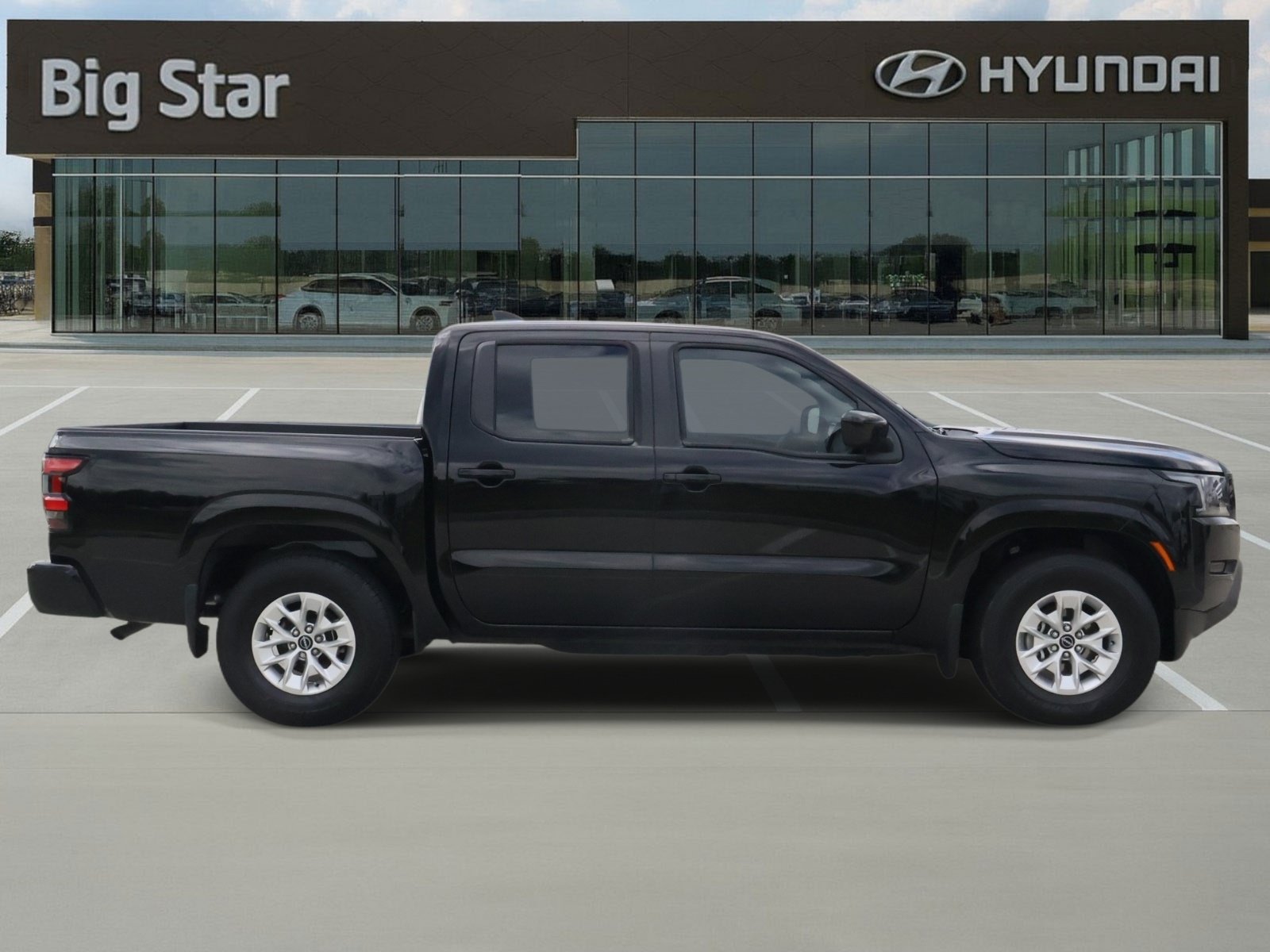 Used 2024 Nissan Frontier SV w/ Technology Package RWD image 5
